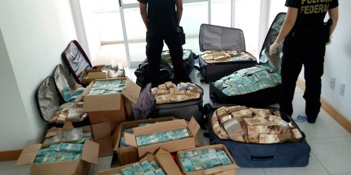 Polícia Federal encontra dinheiro em apartamento que seria utilizado por Geddel