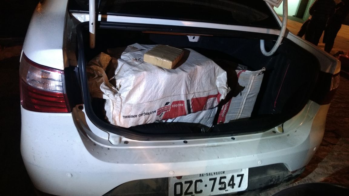 Suspeito de trafico de drogas fura bloqueio policial, dispara contra guarnição e acaba morto