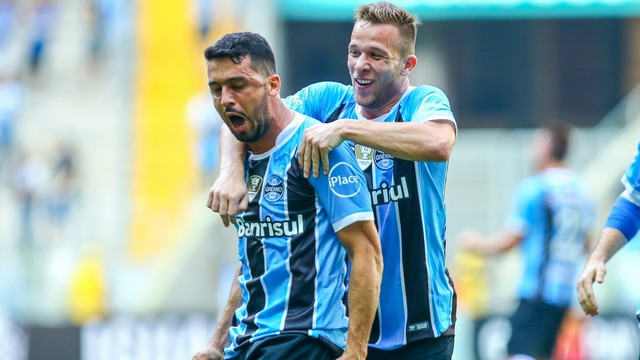 Grêmio goleia o Sport e diminui vantagem para o Corinthians