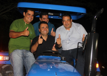 Barrocas – Deputado Alan Sanches participa da entrega de trator em Lagoa da Cruz