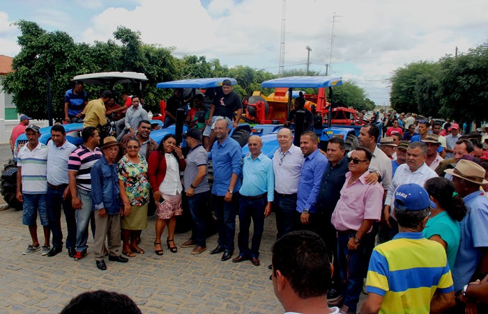Através de Emenda Parlamentar do deputado Zé Nunes, agricultores de Quijingue são beneficiados com quatro tratores