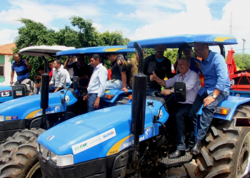 Através de Emenda Parlamentar do deputado Zé Nunes, agricultores de Quijingue são beneficiados com quatro tratores