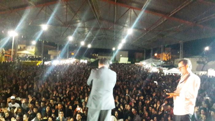 Muito louvor e oração na festa da cultura evangélica de Retirolândia
