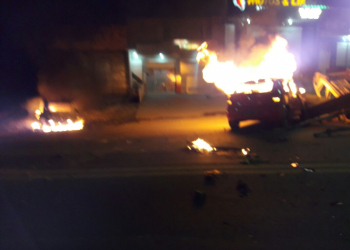 Presidente Tancredo Neves – Dois jovens são mortos em perseguição policial e população revoltada incendiou carros e depredou lojas (Atualizada)