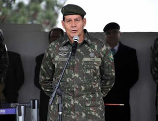 General do Exército ameaça ‘impor solução’ para crise política no país