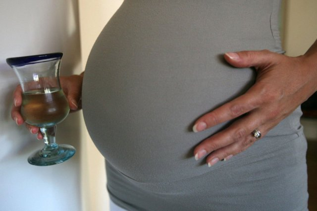 Consumo de bebidas alcoólicas durante a gravidez provoca malformações nos bebês