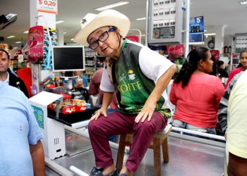 Supermercados Jorge Tirço e Café Coité promovem uma tarde de muita descontração com o fenômeno Jotinha
