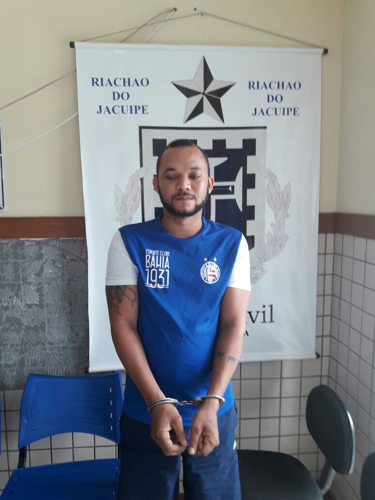 Homem com mandado de prisão em aberto é preso em flagrante com droga em Riachão do Jacuípe