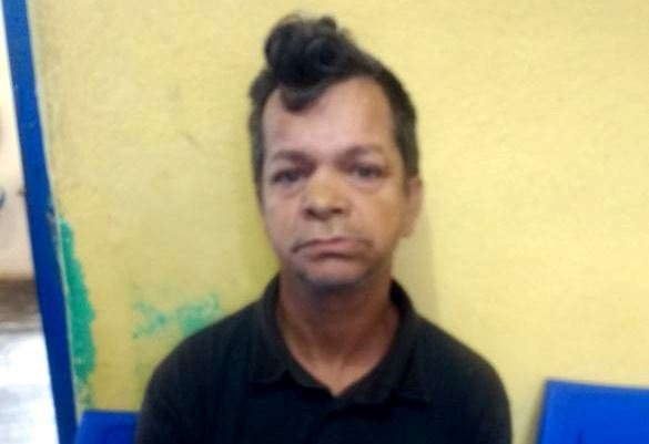 Homem é preso após ser flagrado ser masturbando ao lado da neta de apenas 8 meses; diz Polícia