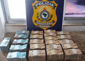Polícia acha R$ 700 mil em dinheiro dentro de mala transportada em ônibus
