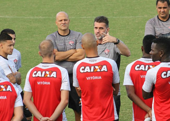 Pior mandante, Vitória encara o pior visitante da Série A