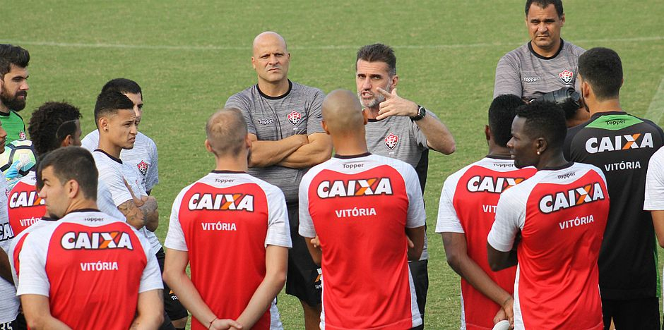 Pior mandante, Vitória encara o pior visitante da Série A