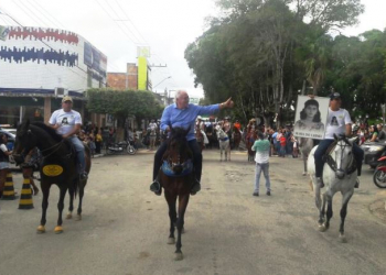 Serrinha – Senador Otto Alencar é homenageado na abertura da vaquejada pela aprovação da PEC 304  