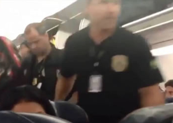 Polícia Federal invade avião com políticos e ex-banqueiro baiano