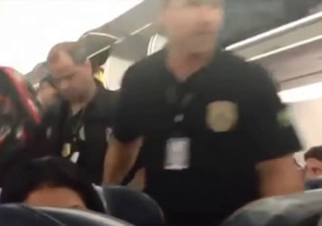 Polícia Federal invade avião com políticos e ex-banqueiro baiano