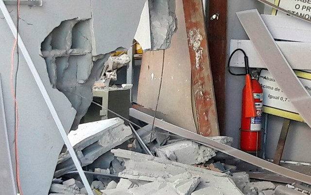 Bandidos explodem cofre de posto de gasolina em São Sebastião do Passé, na Bahia