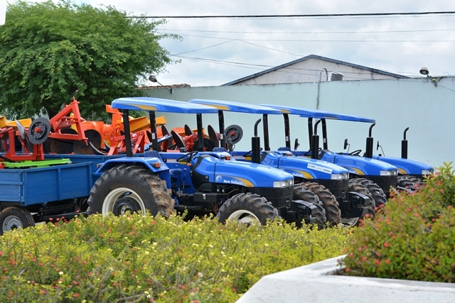Quijingue – Agricultura familiar será fortalecida com cinco tratores e implementos