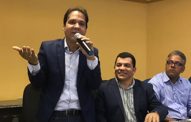 Perspectiva é cortar gastos e fazer demissões, diz Eures Ribeiro sobre cenário dos municípios