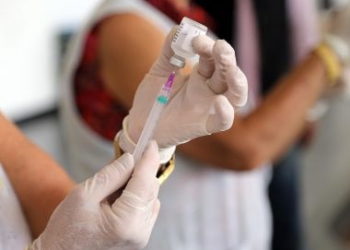 Paciente de hospital em Fortaleza é 1º a receber vacina para tratar câncer