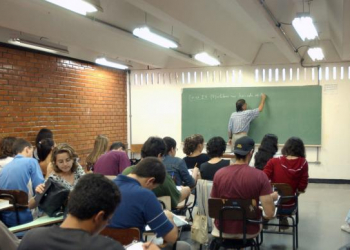 Carreira de professor desperta cada vez menos o interesse de jovens