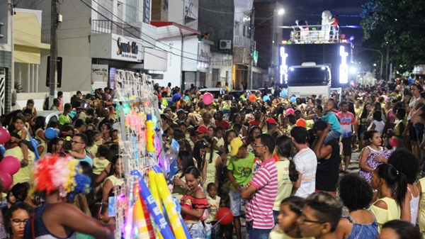 Coiteenses relembram as Coité Folia com o desfile do Bloco Zarukinho