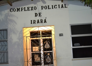 Bandidos arrombam delegacia e levam arma e coletes balísticos