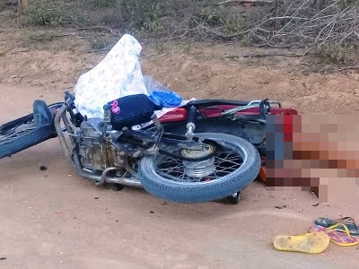 Colisão de motos deixa uma pessoa morta e três feridas, entre elas um bebê de 8 meses