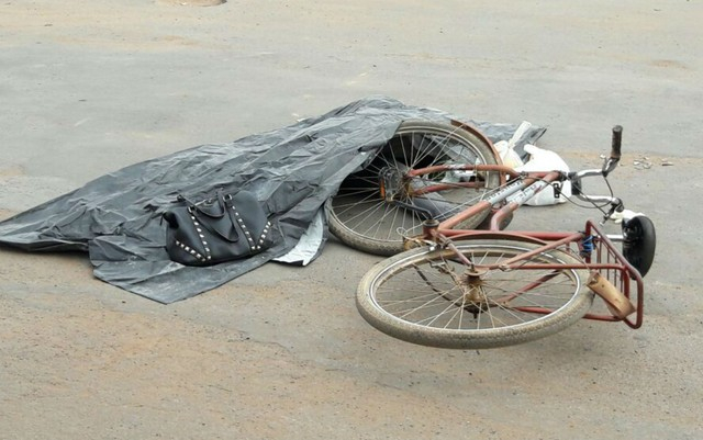 Mulher de 48 anos em bicicleta é atingida por caminhão e morre em Barreiras, no oeste da Bahia