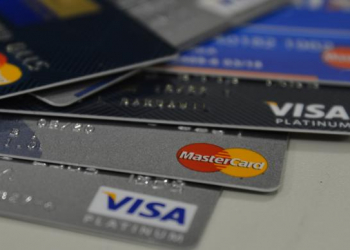 Metade dos brasileiros está com empréstimo ou financiamento atrasado