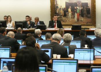 CCJ reinicia hoje discussão sobre parecer que trata de denúncia contra Temer