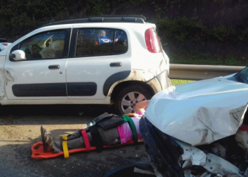 Acidente com 13 veículos na BR-324 provoca congestionamento de 10 km