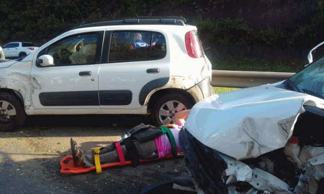 Acidente com 13 veículos na BR-324 provoca congestionamento de 10 km