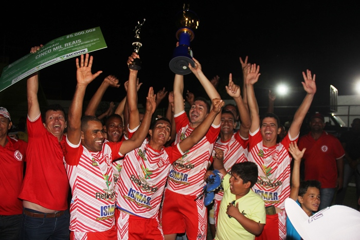 Inter de Vaca Brava conquista titulo de campeão retirolandense 2017