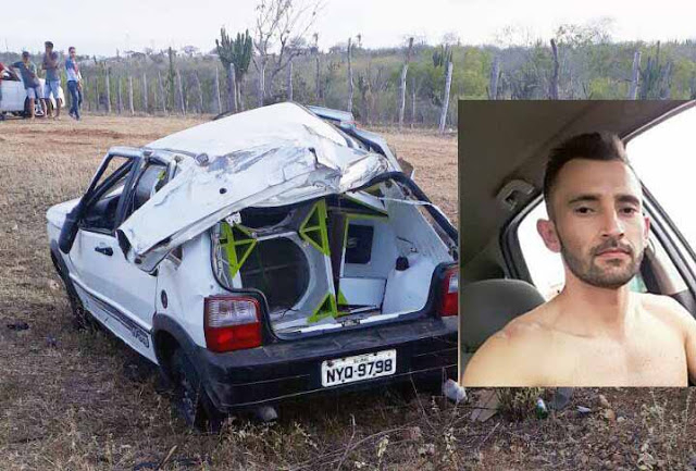 Serralheiro morre em capotamento na BA 414