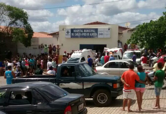 Ônibus que levava turistas de Itaberaba para Jacobina tomba deixando mortos e feridos graves