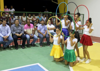 São José do Jacuípe: prefeito inaugura quadra poliesportiva durante abertura de olimpíadas estudantil