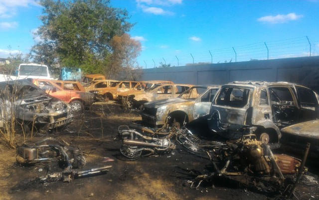 Veículos são incendiados em pátio de delegacia em Vitória da Conquista, sudoeste da Bahia