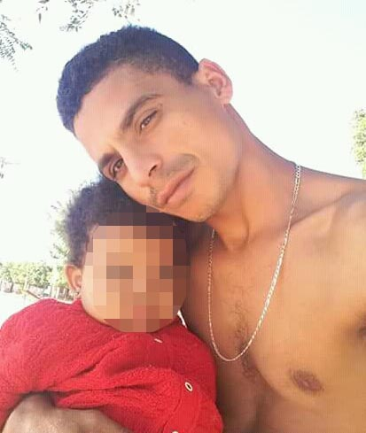 Pai e filha de apenas 1 ano são mortos a tiros no interior da Bahia. Era aniversário da criança