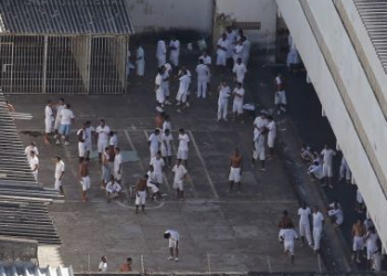 Separados na prisão, Geddel, Funaro e Saud trocam provocações em banho de sol