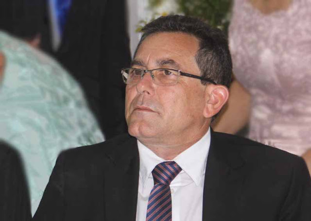 Prefeito de Pé de Serra reduz o próprio salário e do vice em 20% , além de 10% dos secretários