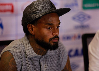 Renê Jr. acusa Tréllez de racismo e deixa campo chorando no Ba-Vi