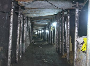 Polícia acha túnel que levava a cofre de banco; plano era roubar R$ 1 bi