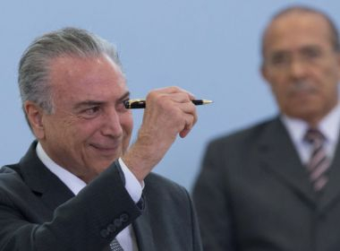 Temer exonera ministros com mandato para tentar barrar denúncia na Câmara