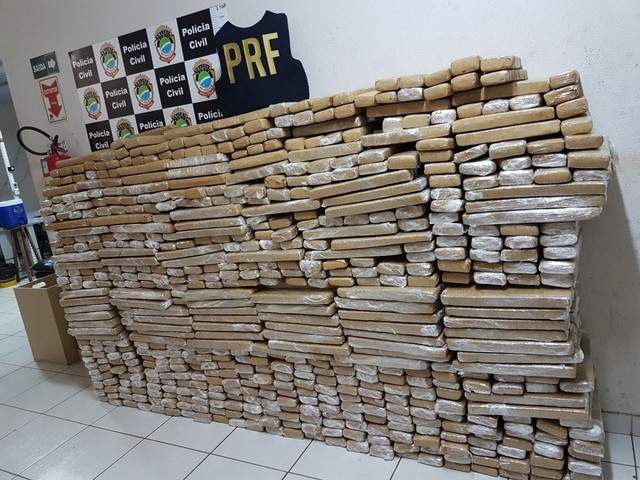 PRF apreende em MS 946,8 quilos de maconha em carro roubado há dois anos na Bahia