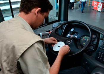 Certificado de fiscalização de cronotacógrafos para veículos grandes passa a ser obrigatório