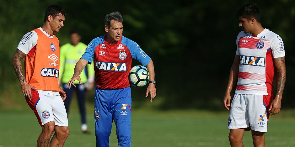 No primeiro treino, Carpegiani tira Rodrigão do time titular