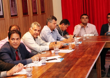 Crise faz prefeitos fecharem as portas e buscarem ajuda na Assembleia nesta quinta (26)