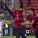 Wallace marca seu primeiro gol depois que retornou para o Vitória no empate com o Santos