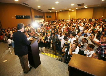 Governador celebra R$ 81 milhões em convênios com 187 municípios