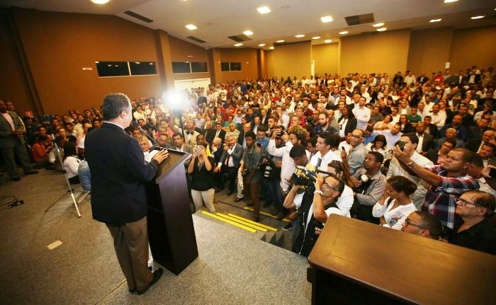 Governador celebra R$ 81 milhões em convênios com 187 municípios